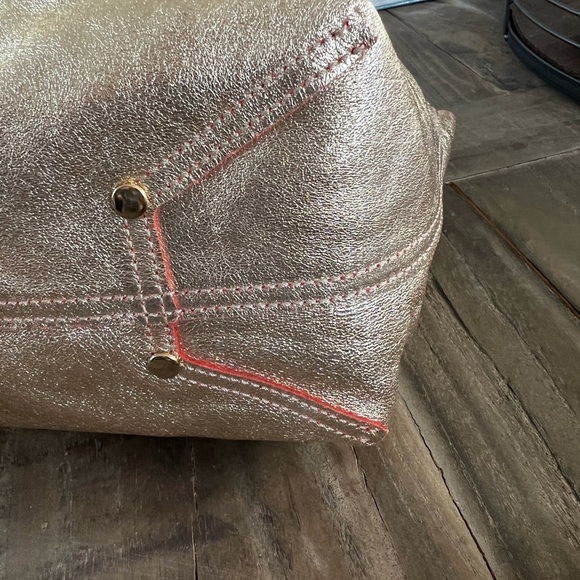 Tiffany reversible leather & suede metallic tote - Picture 4 of 13